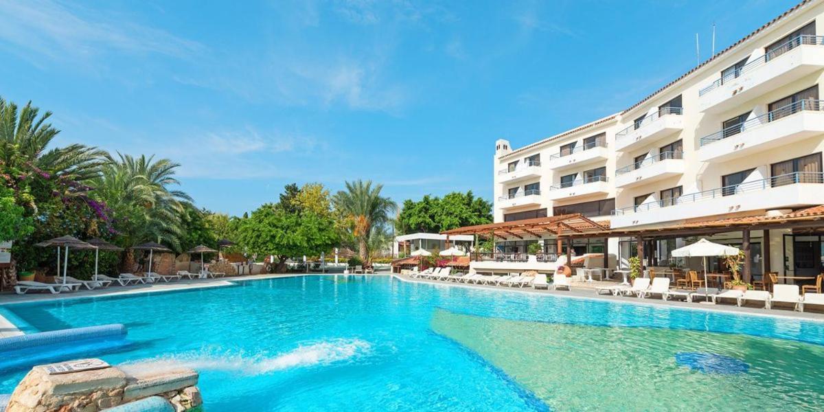2 Bedroom Townhouse, Close To Paphos Harbour, Use Of Onsite Facilities 外观 照片